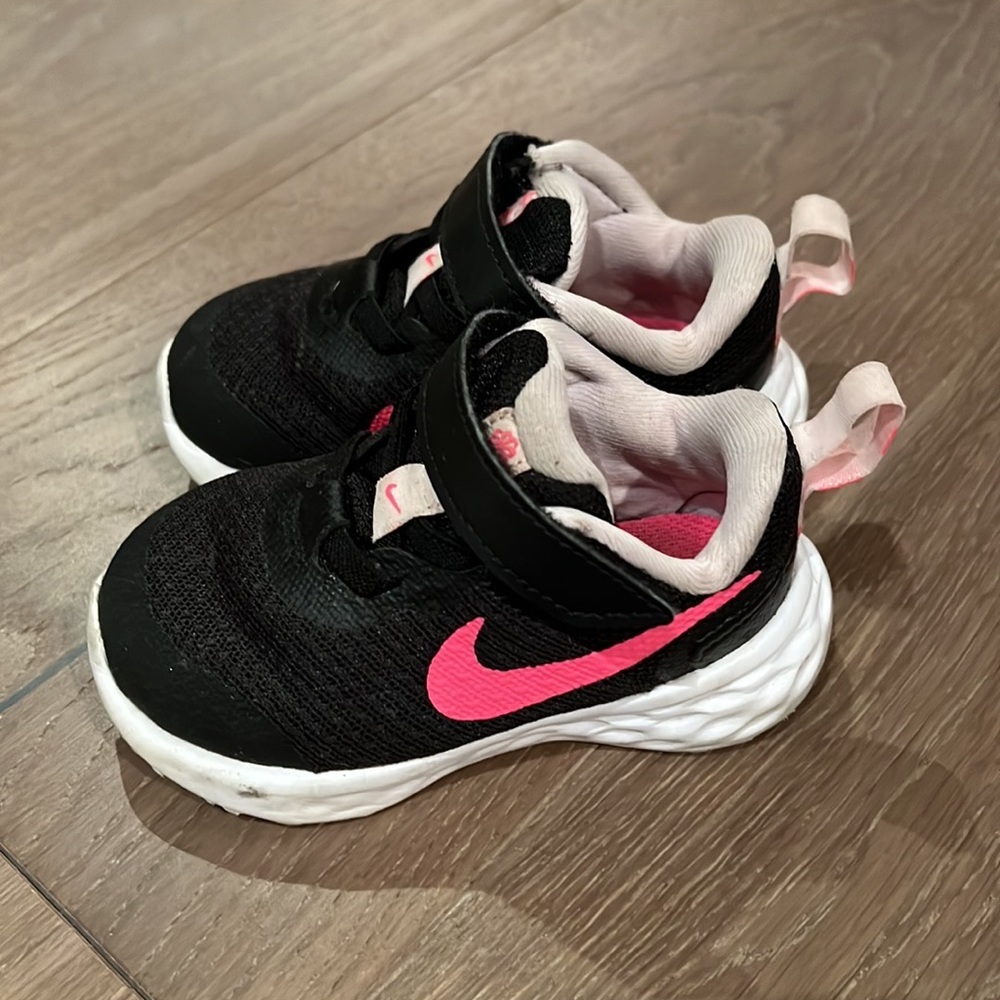 Nike toddler girls sneaker size 5C